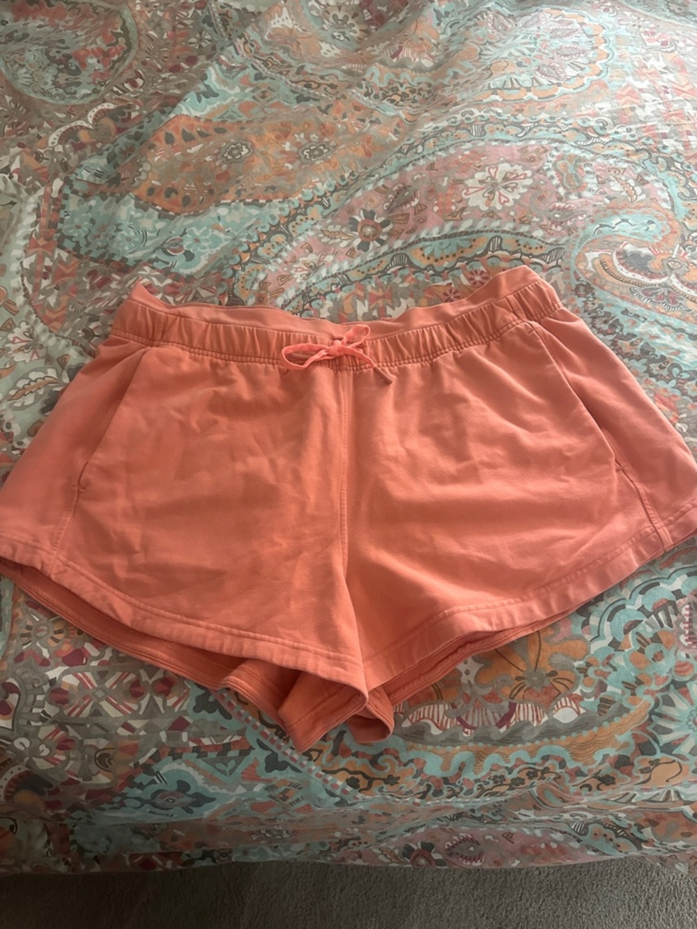 Lululemon “In-glow” short